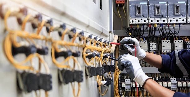 Professional Electrician technician working in Troy, MI